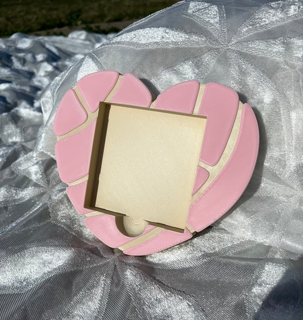 Concha Heart Sticky Notes Holder