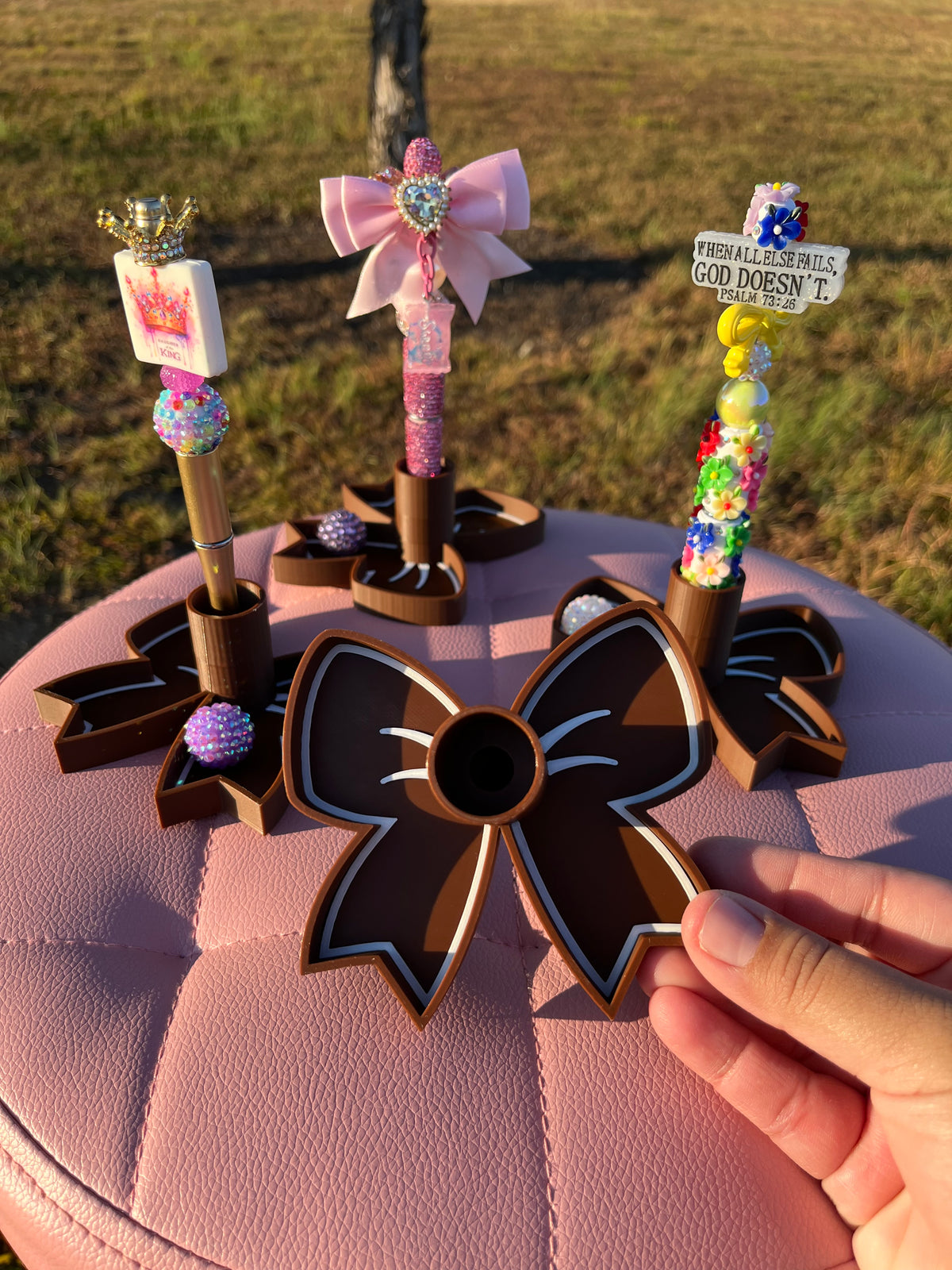 *Universal Size Bow Pen Stand with Tray (21mm)