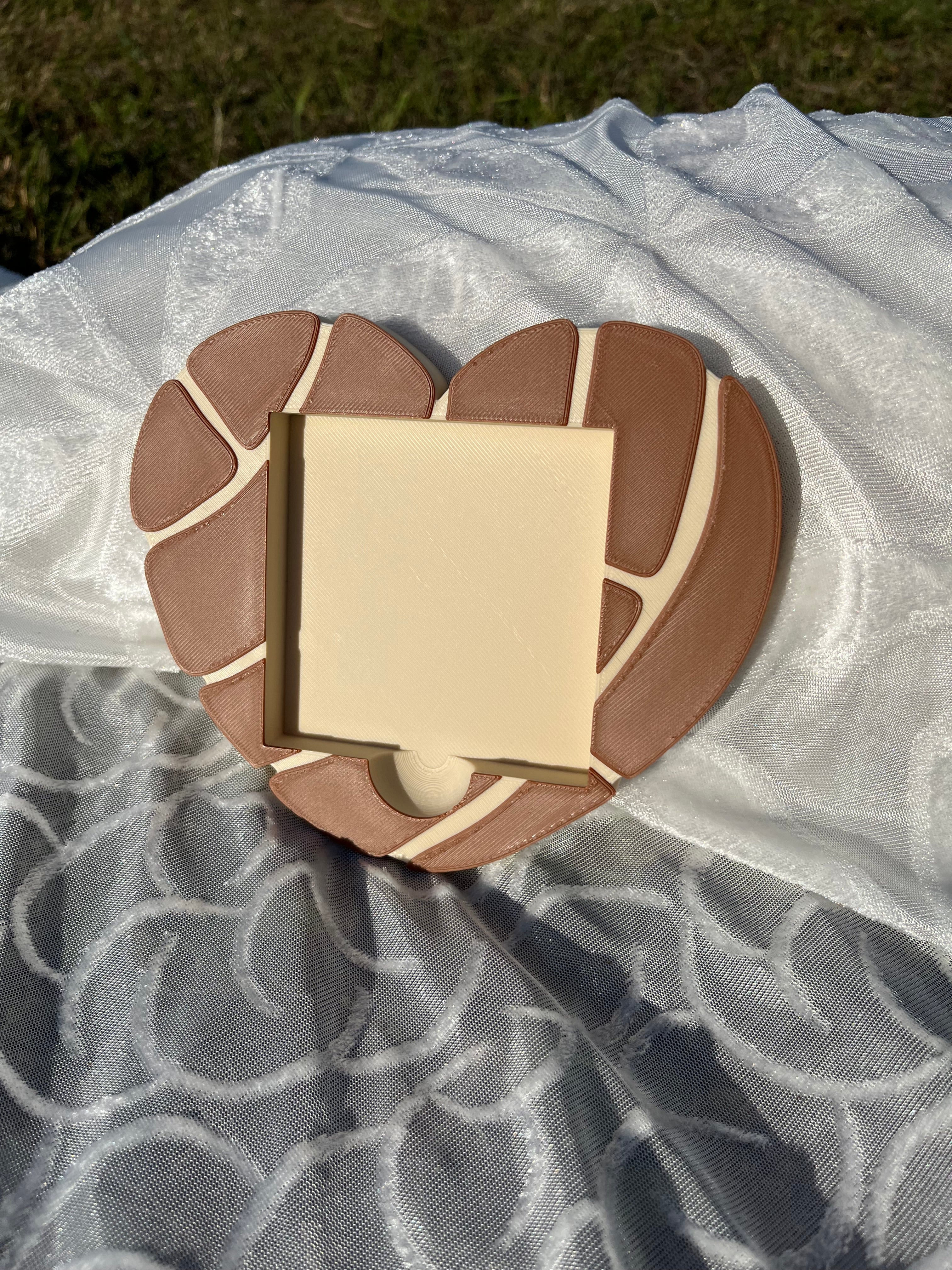 Concha Heart Sticky Notes Holder