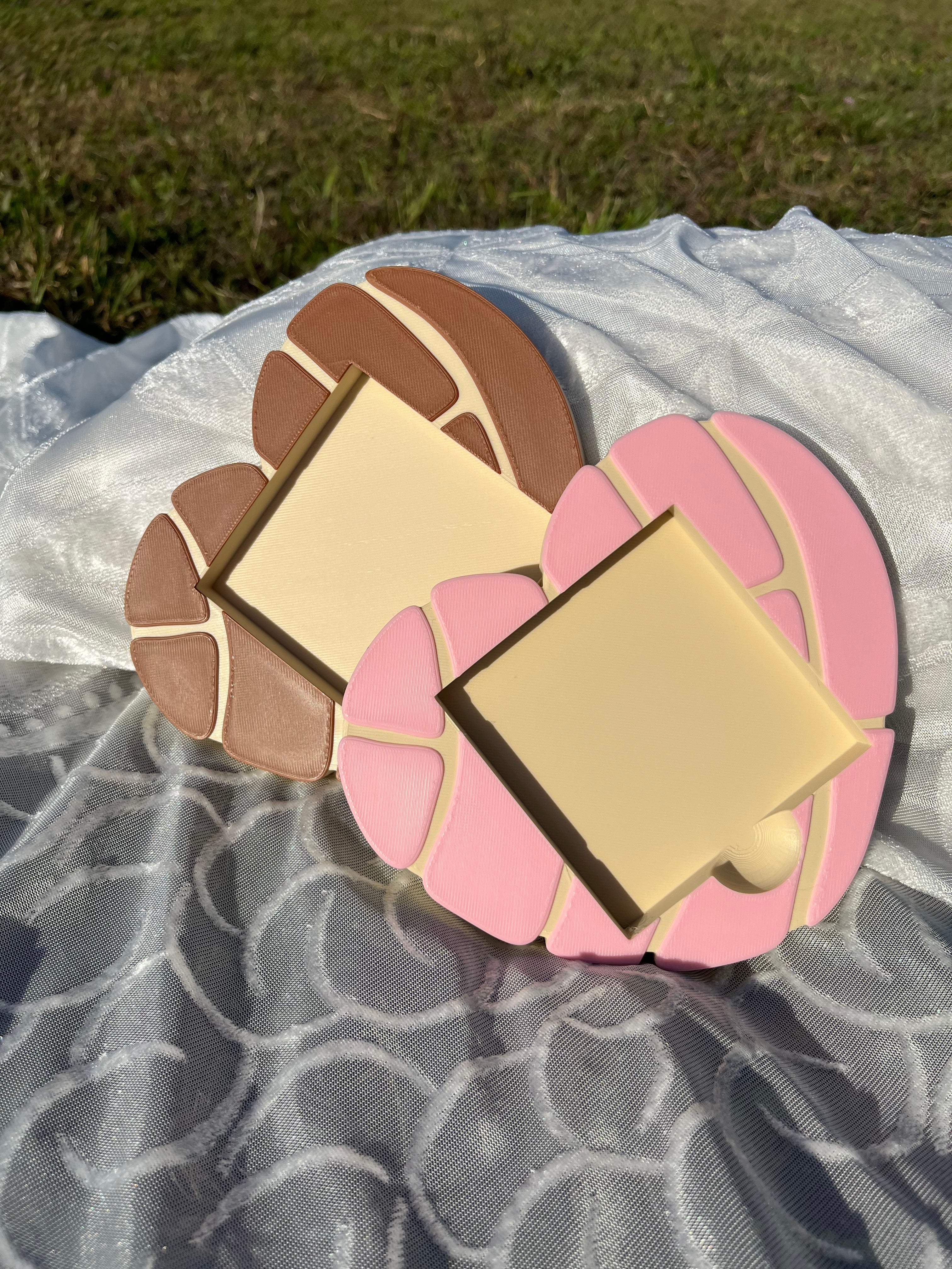 Concha Heart Sticky Notes Holder